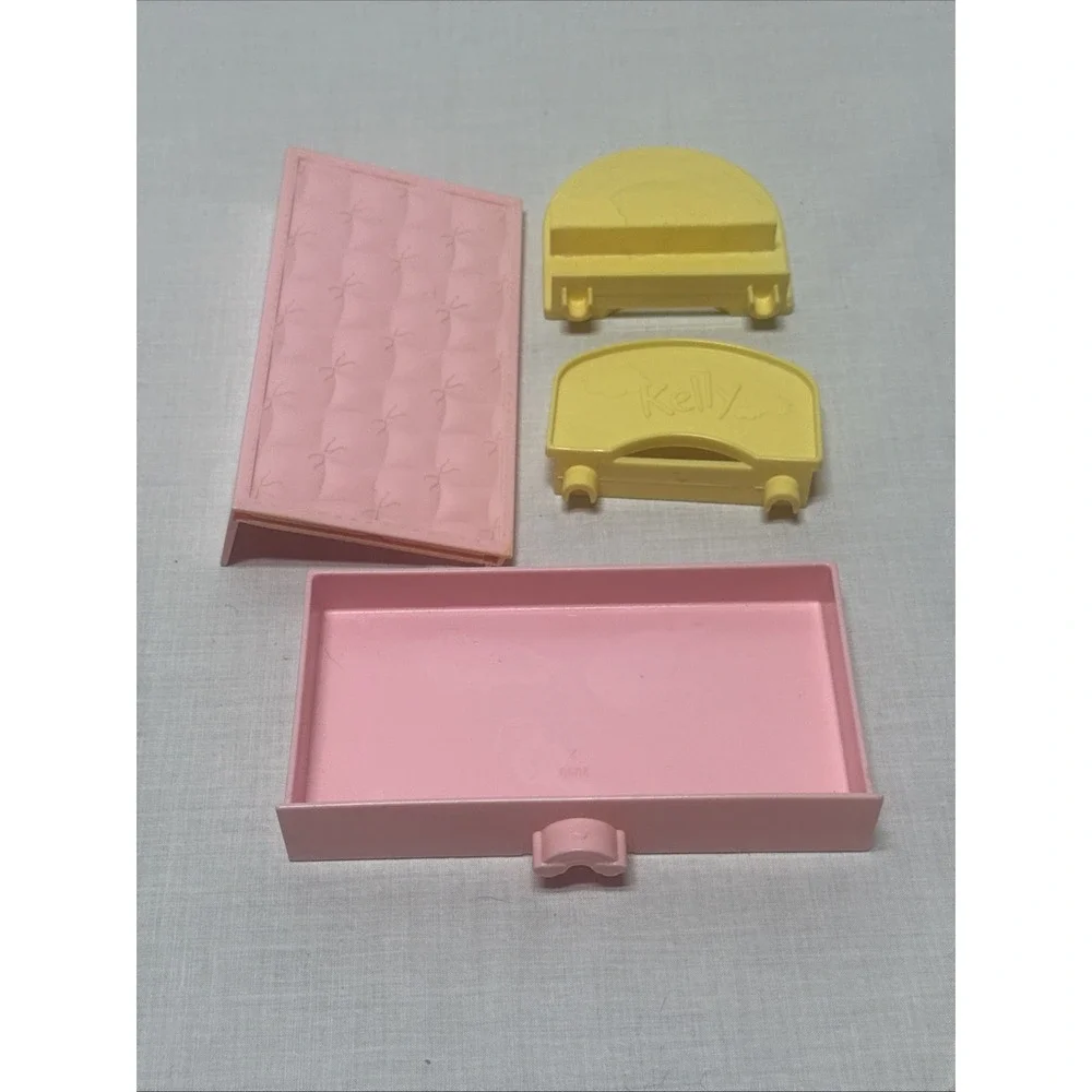 Barbie Doll Sister Kelly Chickenpox Love 'N Care Replacement Pink Bed w/drawer
